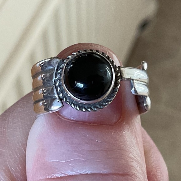 Sterling Silver 925 Black Onyx ring Size US 8.5 - Picture 1 of 13